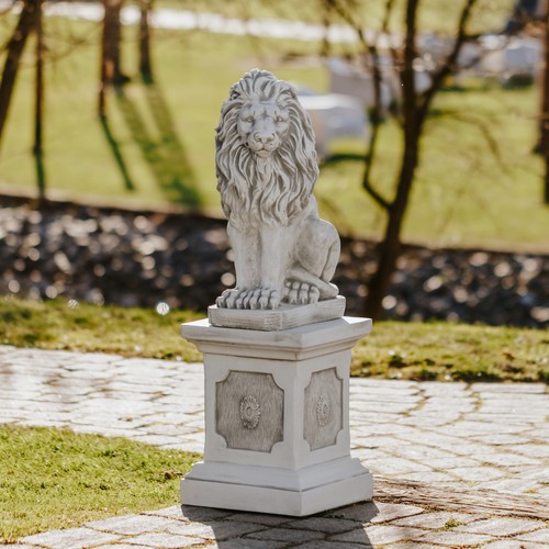Lion sur socle - , en