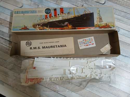 Maquette complète m s - complète, -r.m.s