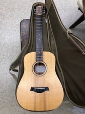 Guitare acoustique miniature