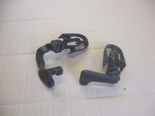 Cales pieds avant larges pour