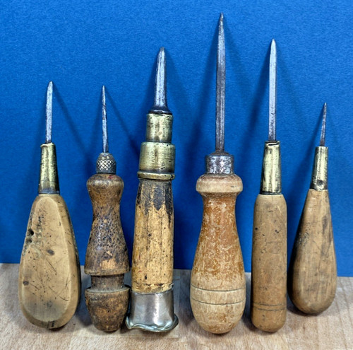 Anciens poinçons alênes - , cuir