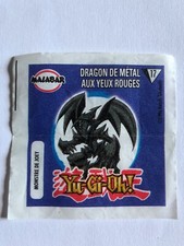 Dragon de metal aux yeux rouge