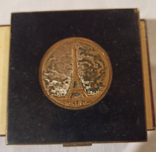 Poudrier ancien en métal médaillon tour Eiffel