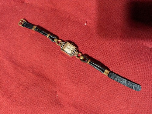 Jolie petite montre - , femme