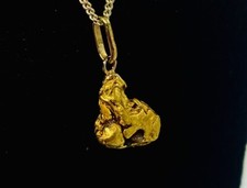 ⚜️PÉPITE OR 23K NATIF SUR QUARTZ PENDENTIF ?? MINE DE PIKES CREEK⚜️RÉF021