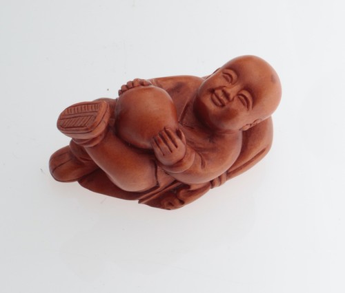 Netsuke boxwood child with - boxwood,
