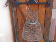 Ancienne  nasse panier à poissons  tout en métal maille filet