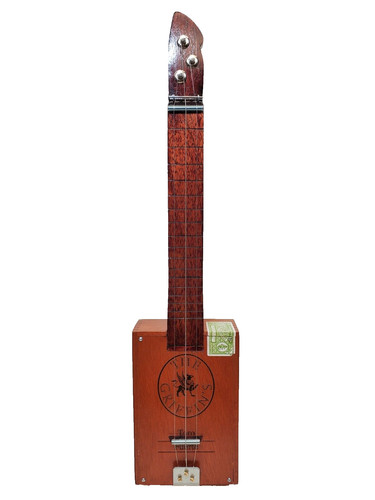 String fretless cigar box - string,