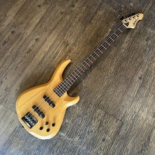 Basse électrique aria - basse, pro