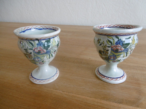 Deux coquetiers faience - deux,