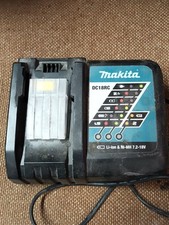 MAKITA CHARGEUR 18V