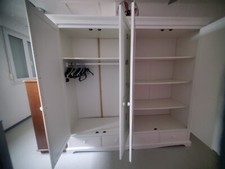 garde robe penderie et étagères  4 portes et4 tiroirs