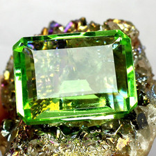 Grand péridot vert 15,15 ct