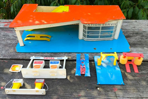 Jouet ancien garage pour