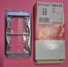 Legrand SAGANE 82401 ou 824 01 - Plaque Double Verticale Xeliomat Alumat