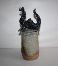 Epis de faîtage en grès, Puisaye, décor dragon, non signé, hauteur 35 cm