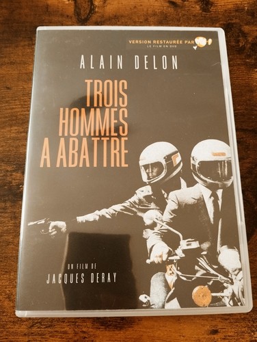 Trois hommes abattre de - À,