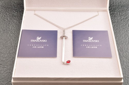 Pendentif motif épée