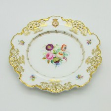 Assiette armoriée en porcelaine anglaise ? décor polychrome de fleurs, XIXe