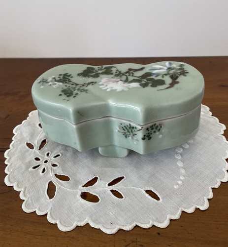 Ancienne boîte porcelaine - en,