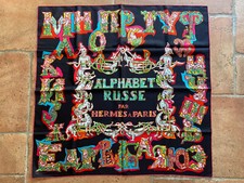 Foulard Hermès en soie intitulé Alphabet russe / 90 noir / Evgenia Miroshnichenk