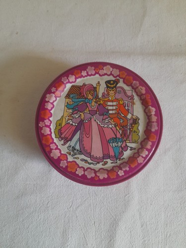 Ancienne petite boîte - ancienne,