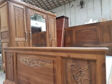 chambre, armoire + lit  en noyer clair superbe état avec joli miroir central