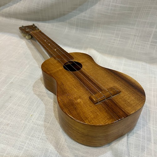 Vintage gold label kamaka - gold,