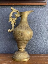 ancienne aiguière en laiton