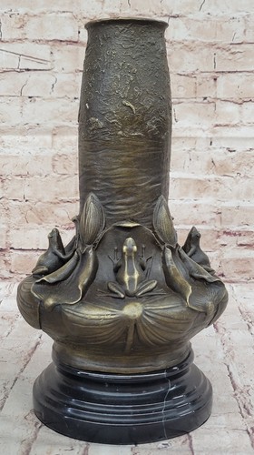 Grenouille vase par - vase,