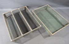 Lot de 2 anciens bac de rangement de bureau banettes à stylos et papier