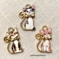 Lot de 2 - CHARM BRELOQUE PENDENTIF, CHAT BLANC ÉMAILLÉ, Métal doré - 216