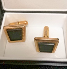 Belle paire d'anciens boutons