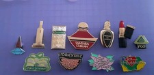 LOT 11 pin's  parfums Anciens Guerlain, Givenchy, Lancôme...
