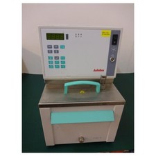 Refrigerated and heating circulators