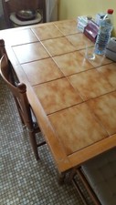 Table bois et carrelage en bon état, démontable