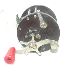 PENN MOULINET ANCIEN EN BAKELITE ET METAL