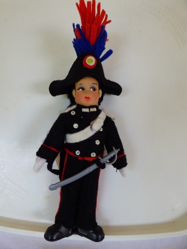 Poupée carabinier italien