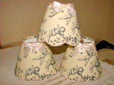 Abat-jour festonné toile de jouy motifs noirs sur fond ivoire * ANGELOTS * 14 cm