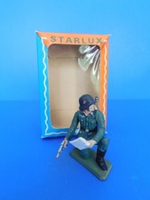 STARLUX / ARMEE ALLEMANDE   : SOLDAT   ALLEMAND A GENOUX  avec boîte STARLUX