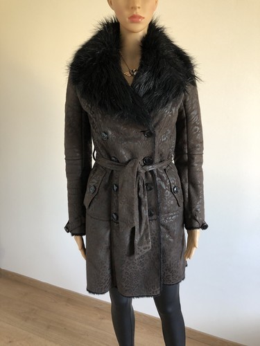 Manteau avec fausse fourrure