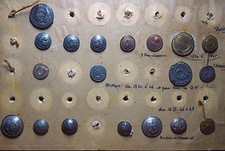 LOT  de 19  BOUTONS MILITAIRE