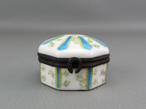 Ravissante petite boîte - , en