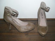 Superbes chaussures à talon Les P'tites bombes cuir 40 neuves sans étiquette !!!