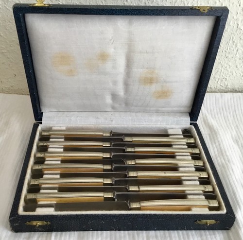 Coffret de12 anciens - , couteaux