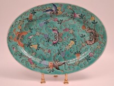 PLAT EN PORCELAINE CHINOISE FAMILLE ROSE FOND TURQUOISE / PAPILLONS /ART CHINOIS