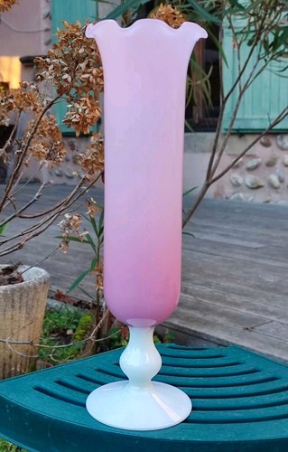 Ancien vase opaline rose - en,