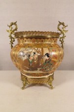ANCIEN VASE CACHE POT JARDINIERE CERAMIQUE SATSUMA MONTE BRONZE PERSONNAGES OR