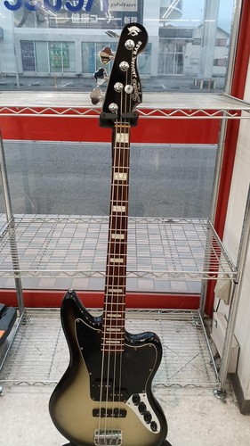 Guitare basse électrique