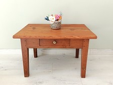 Table basse de salon avec un petit tiroir